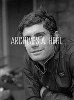 Giacomo Agostini – 1968 paddock – photo photograph portrait, Verzamelen, 1960 tot 1980, Verzenden, Foto, Nieuw