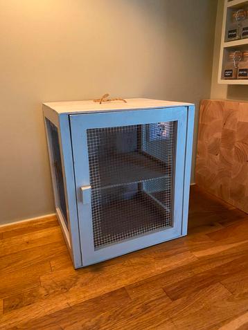 Brocante vliegenkastje beschikbaar voor biedingen