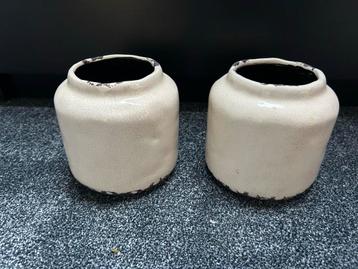 Bloempotten beschikbaar voor biedingen