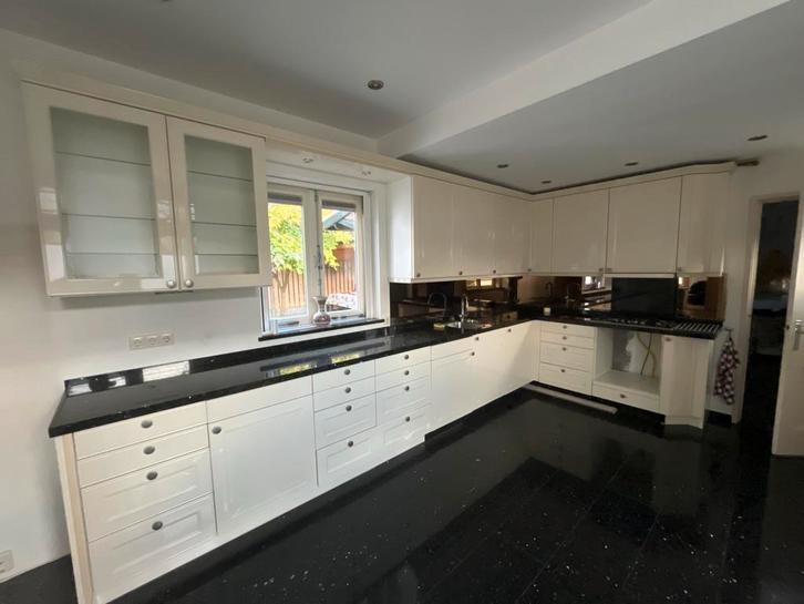 Witte Hoekkeuken met Granieten Blad, Huis en Inrichting, Keuken | Complete keukens, Gebruikt, Hoekkeuken, Wit, Graniet of Steen