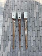 3 metalen paalhouders met punt, Tuin en Terras, Palen, Balken en Planken, Ophalen, Zo goed als nieuw, Minder dan 180 cm, Palen