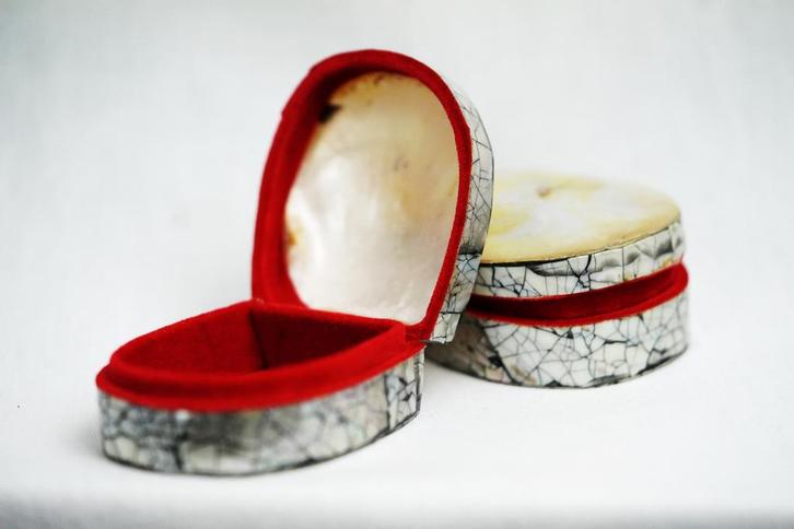 Twee handgemaakte Balinese parelmoer doosjes, Sieraden, Tassen en Uiterlijk, Overige Accessoires, Nieuw, Ophalen of Verzenden