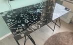 Bureau met glazen blad en bloemmotief, Huis en Inrichting, Bureaus, Ophalen, Gebruikt, Bureau