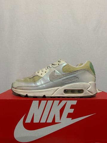 Maat 39 - Nike Air Max 90 The Future is Clear beschikbaar voor biedingen