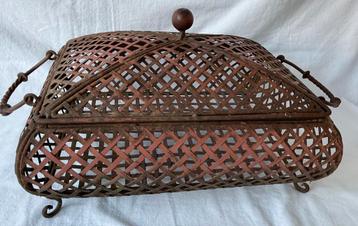 retro vintage gevlochten metalen broodmand tafelmand beschikbaar voor biedingen