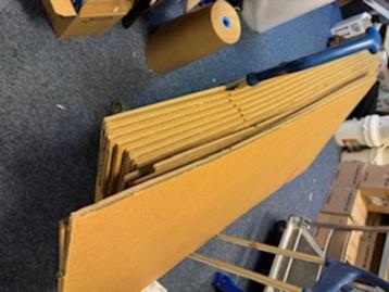 kartonnen doos 140x35x35 cm beschikbaar voor biedingen