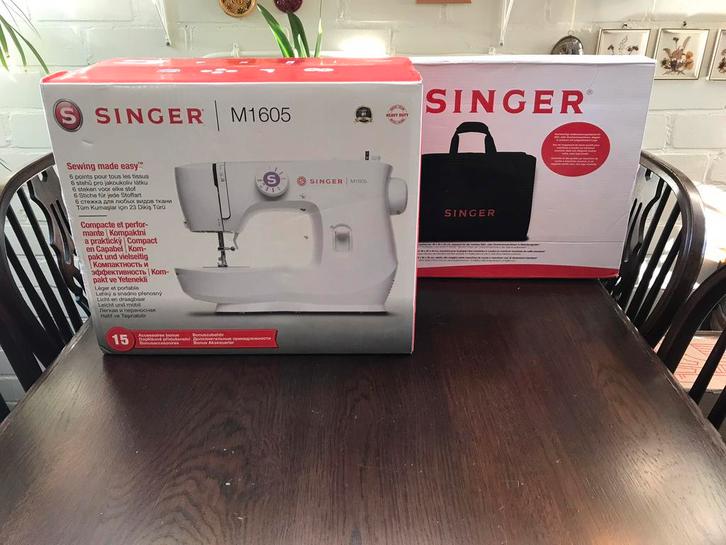 SINGER M1605 naaimachine 🧵 met tas.👜 Alles nieuw in doos📦, Hobby en Vrije tijd, Naaimachines en Toebehoren, Nieuw, Naaimachine