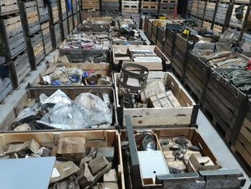 Leger spullen te koop (open dag uitverkoop) outdoor army beschikbaar voor biedingen