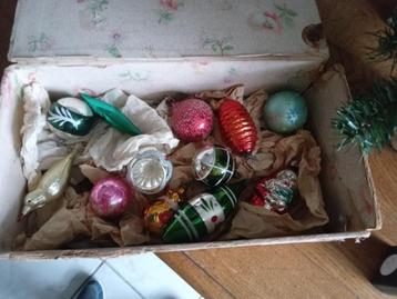 doos NR 16 bestaat uit 12 oude glazen kerstballen beschikbaar voor biedingen