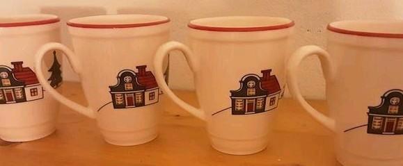 Kerstservies Wedgwood 2 mokjes zaans huisje, kerst, Huis en Inrichting, Keuken | Servies, Zo goed als nieuw, Kop(pen) en/of Schotel(s)