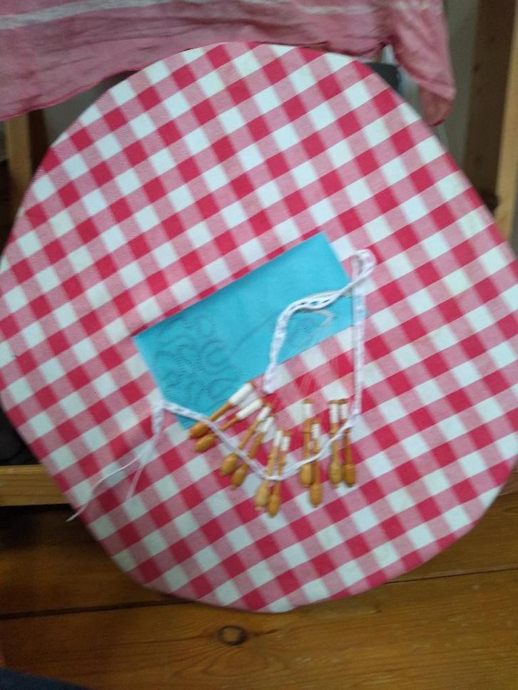 kantkloskussen met benodigheden voor beginner, Hobby en Vrije tijd, Kantklossen, Gebruikt, Kussen, Ophalen