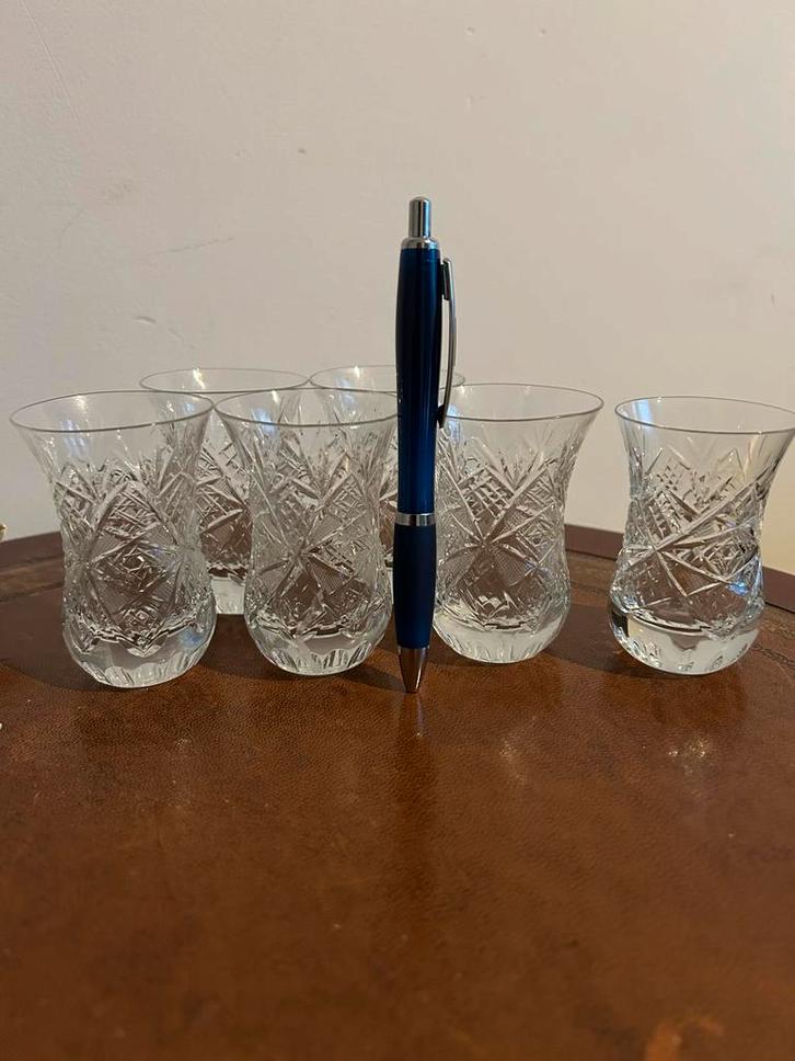 Glazen met Geslepen Design bijna gratis, Huis en Inrichting, Keuken | Servies, Zo goed als nieuw, Glas of Glazen, Overige stijlen