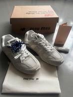 New Balance MIU MIU 530 Wit Mt 42 - Limited Edition, Ophalen of Verzenden, Zo goed als nieuw, Wit, Sneakers of Gympen