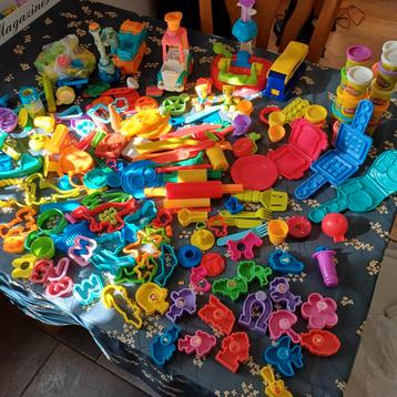 Play Doh klei met heel veel accessoires  beschikbaar voor biedingen