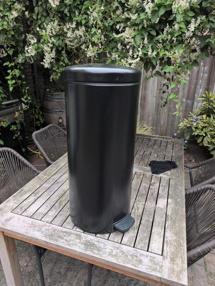 Brabantia Vuilnisbak NewIcon 30L prullenbak zwart softclose, Huis en Inrichting, Woonaccessoires | Prullenbakken, Zo goed als nieuw