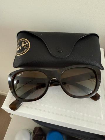 Rayban bruine zonnebril beschikbaar voor biedingen