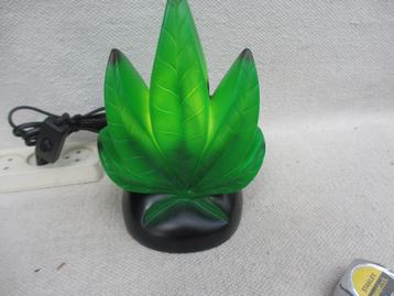 Vintage Tafellampje Cannabis / Wiet / Hennep-blad jaren 80 beschikbaar voor biedingen