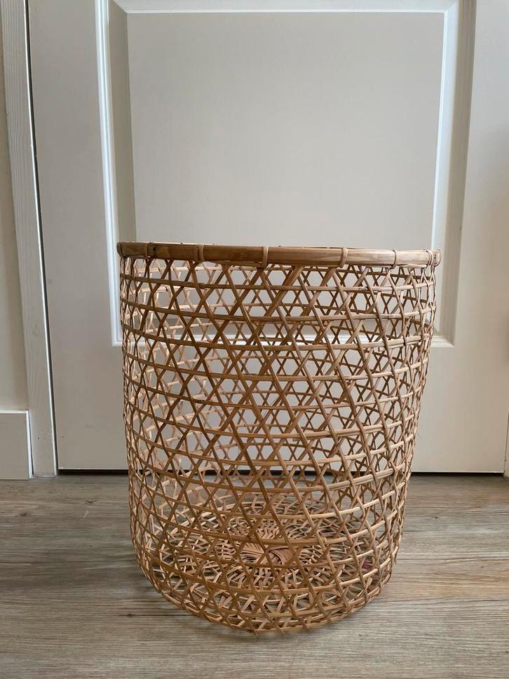 Gevlochten manden 40 cm hoog, Huis en Inrichting, Woonaccessoires | Schalen en Manden, Zo goed als nieuw, Rond, Riet, Ophalen