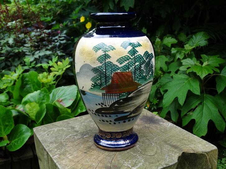 Satsuma porseleinen vaas, koningsblauw met figuren en natuur, Antiek en Kunst, Antiek | Vazen, Ophalen of Verzenden