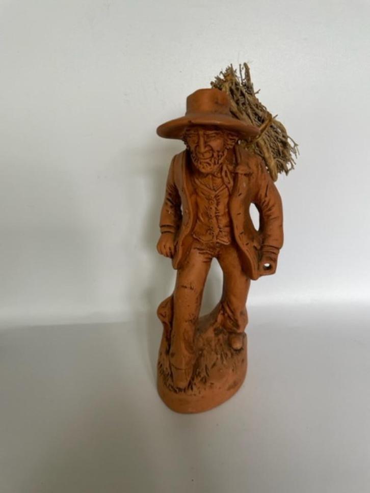 Vintage terracotta beeld Francis Lascour. Boer met takkenbos, Verzamelen, Beelden en Beeldjes, Zo goed als nieuw, Mens, Ophalen