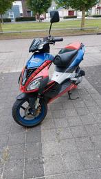 Aprilia SR50 Spiderman Uitvoering, Fietsen en Brommers, Scooters | Aprilia, Ophalen, Gebruikt, Maximaal 45 km/u, SR 50