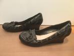 Esprit sleehak pumps lage hak maat 40 zwart, Kleding | Dames, Schoenen, Zwart, Ophalen of Verzenden, Zo goed als nieuw, Schoenen met hoge hakken