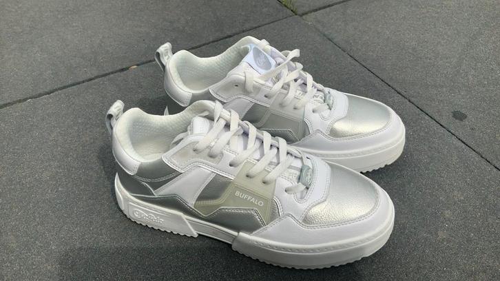 Buffalo sneakers, mt 40, comfortabel wit, zilver, Kleding | Dames, Schoenen, Zo goed als nieuw, Ophalen of Verzenden