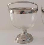 Verzilverde glasschaal op standaard
13 x 10.5 x 10.5 cm, Antiek en Kunst, Antiek | Goud en Zilver, Ophalen of Verzenden