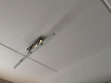 Moderne plafondlamp beschikbaar voor biedingen