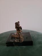 Bronzen beeld van een vrouw op marmeren sokkel, Antiek en Kunst, Ophalen of Verzenden, Brons