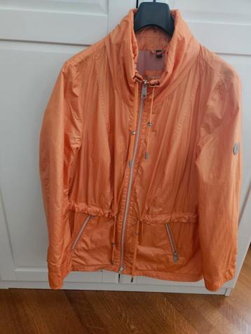 Outdoor damesjack. beschikbaar voor biedingen
