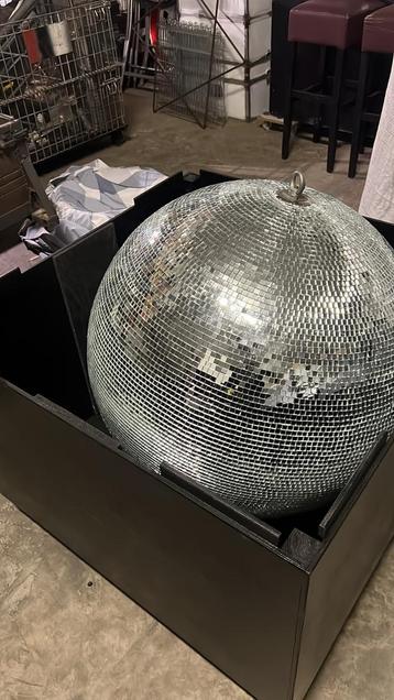 Spiegelbol te huur beschikbaar voor biedingen