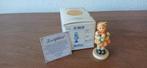 Hummel #821 Mädchen mit Puppe, Ophalen of Verzenden, Nieuw, Hummel