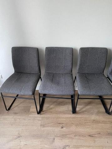 Drie eetkamerstoelen beschikbaar voor biedingen