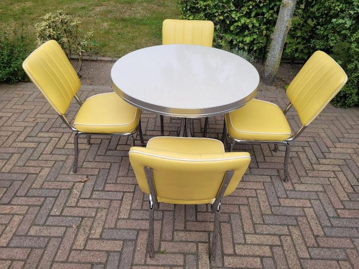 Amerikaanse diner tafel + 4 stoelen sixties fifties, Huis en Inrichting, Stoelen, Zo goed als nieuw, Vier, Ophalen