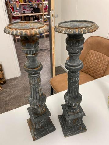 Oude metalen kandelaars - set van 2 beschikbaar voor biedingen