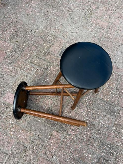 Twee stoere krukken, Huis en Inrichting, Krukjes, Gebruikt, Hout, Ophalen of Verzenden