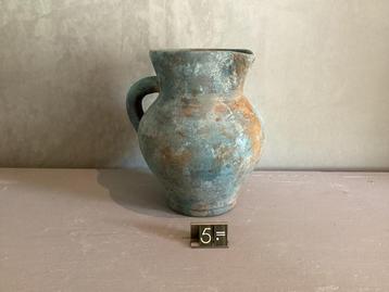 Oud kruikje/vaasje met patina beschikbaar voor biedingen