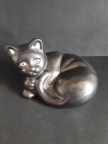 Beeld liggend poesje Kat van Materiaal: Aardewerk / Keramiek beschikbaar voor biedingen