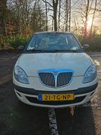 Lancia Ypsilon 1.4 16V 2006 Crème/Donker groen., Auto's, Voorwielaandrijving, 15 km/l, 40 €/maand, Beige