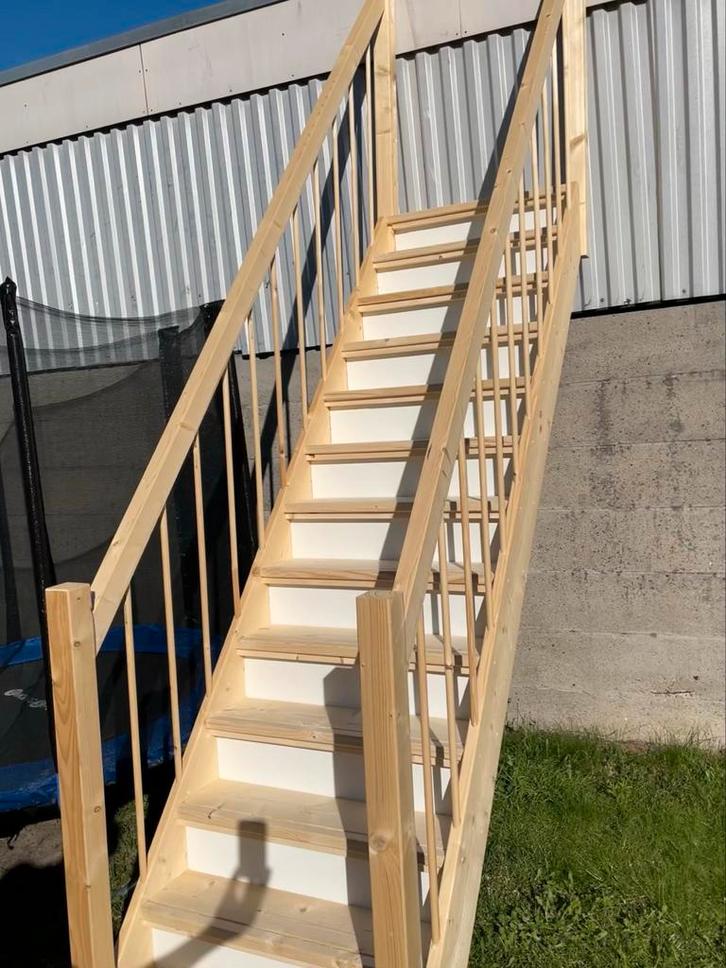 Goedkope vuren trap op maat, Doe-het-zelf en Verbouw, Ladders en Trappen, Zo goed als nieuw, 2 tot 4 meter, Ophalen of Verzenden