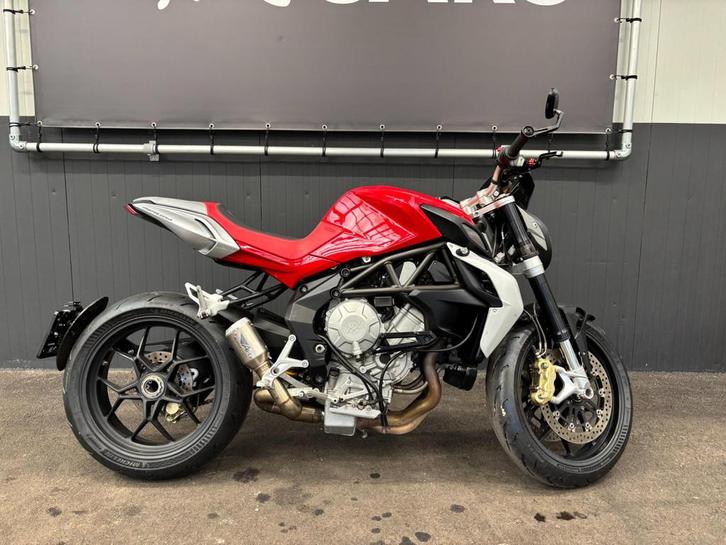 MV Agusta 675 Brutale, Motoren, Motoren | MV Agusta, Bedrijf, Sport, meer dan 35 kW, Sportuitlaat