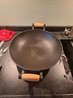 Grote zware wok zwart 36 cm, Huis en Inrichting, Keuken | Potten en Pannen, Ophalen of Verzenden, Gebruikt, Gietijzer, Wok