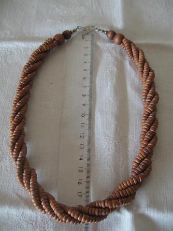 Natuurlijke materialen, mooie bruin houten ketting beschikbaar voor biedingen