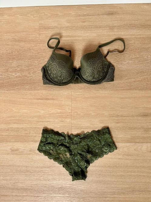 Set Victoria's Secret, BH + slip / hipster, groen, kant, 75C, Kleding | Dames, Ondergoed en Lingerie, Setje, Groen, Ophalen of Verzenden