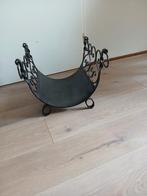 Gietijzeren bak voor bv. haardblokken, Ophalen