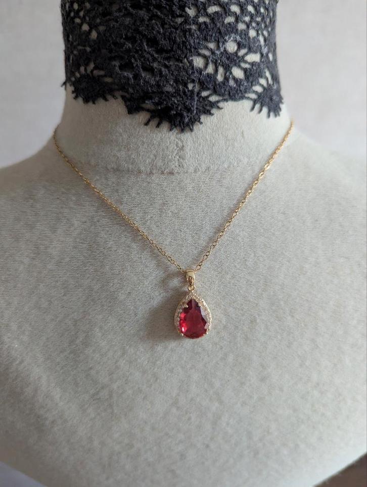 Elegant Goud kleur  Collier met Robijnrode Druppel Hanger, Sieraden, Tassen en Uiterlijk, Kettingen, Ophalen of Verzenden