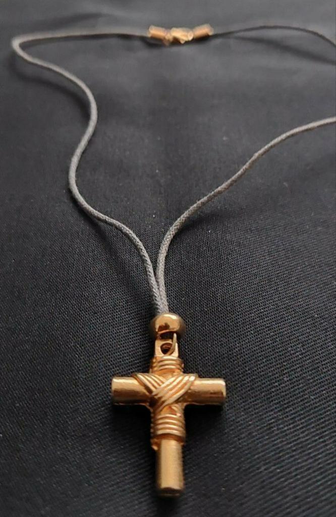 NIEUW! Massief kruis met leren ketting, Sieraden, Tassen en Uiterlijk, Kettinghangers, Nieuw, Overige materialen, Goud, Kruis of Symbool