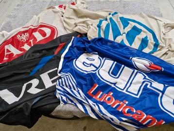 4 Auto gerelateerde vlaggen beschikbaar voor biedingen