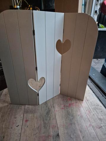Inklapbaar tafel Hekje met Hartjes beschikbaar voor biedingen